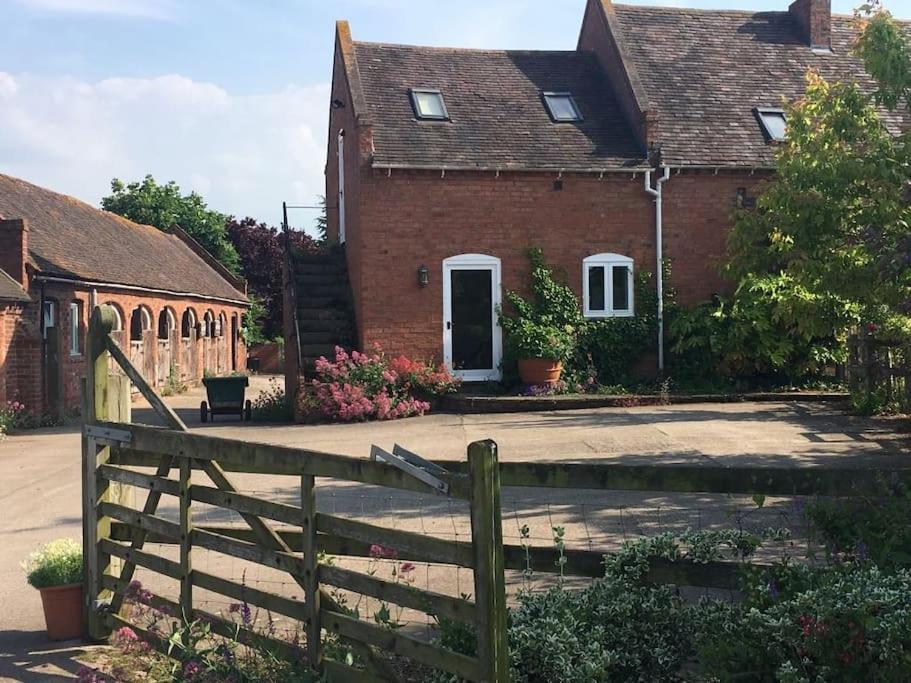 Cottage Barn Conversion On Working Farm Worcester Kültér fotó